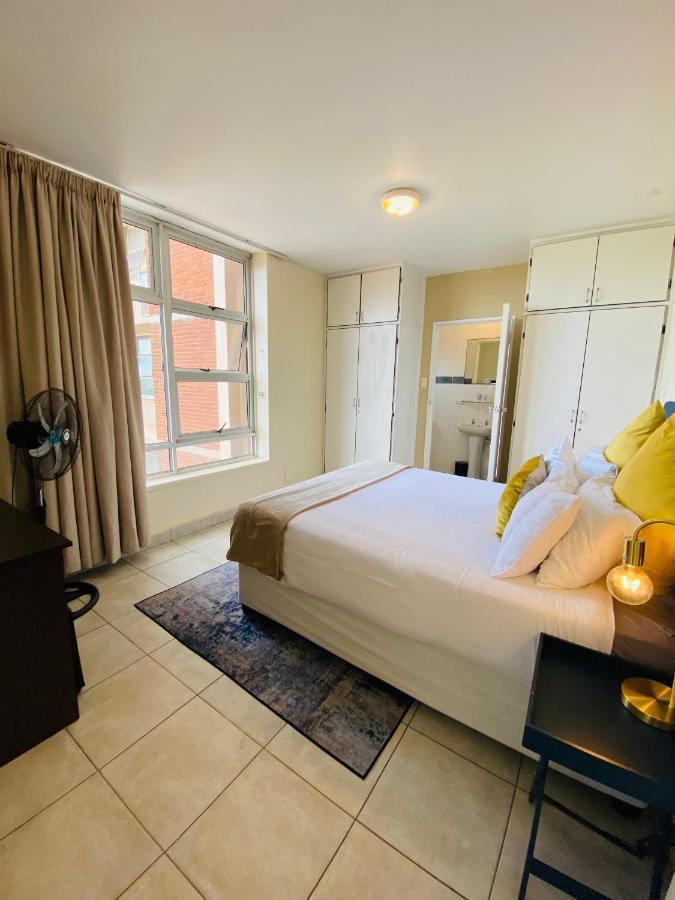 The Oceanic 1 Bedroom With Ocean Views - Self-catering * Durban