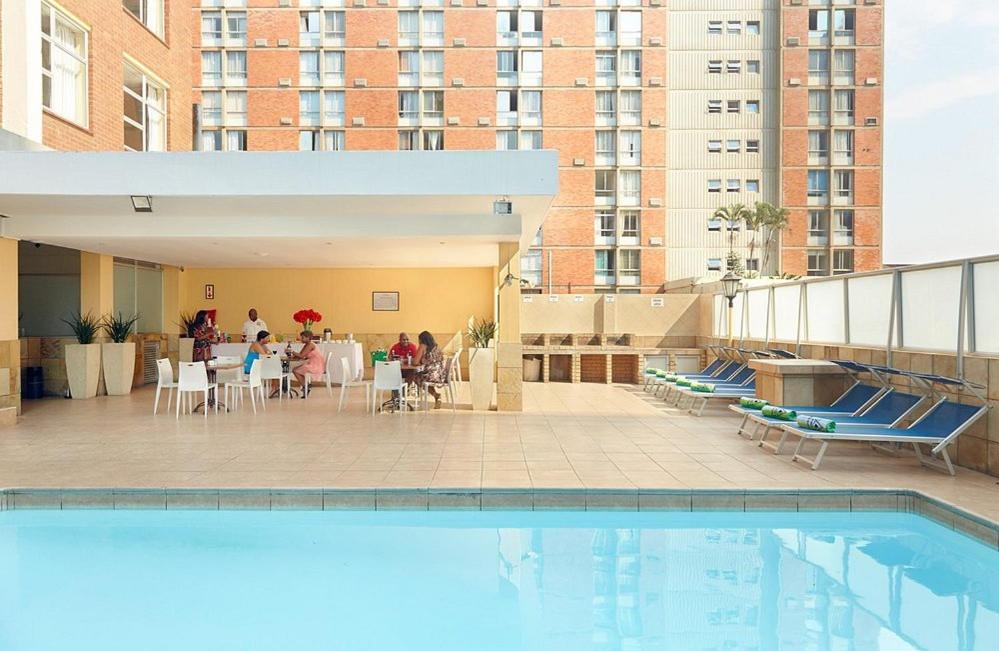 The Oceanic 1 Bedroom With Ocean Views - Self-catering * Durban