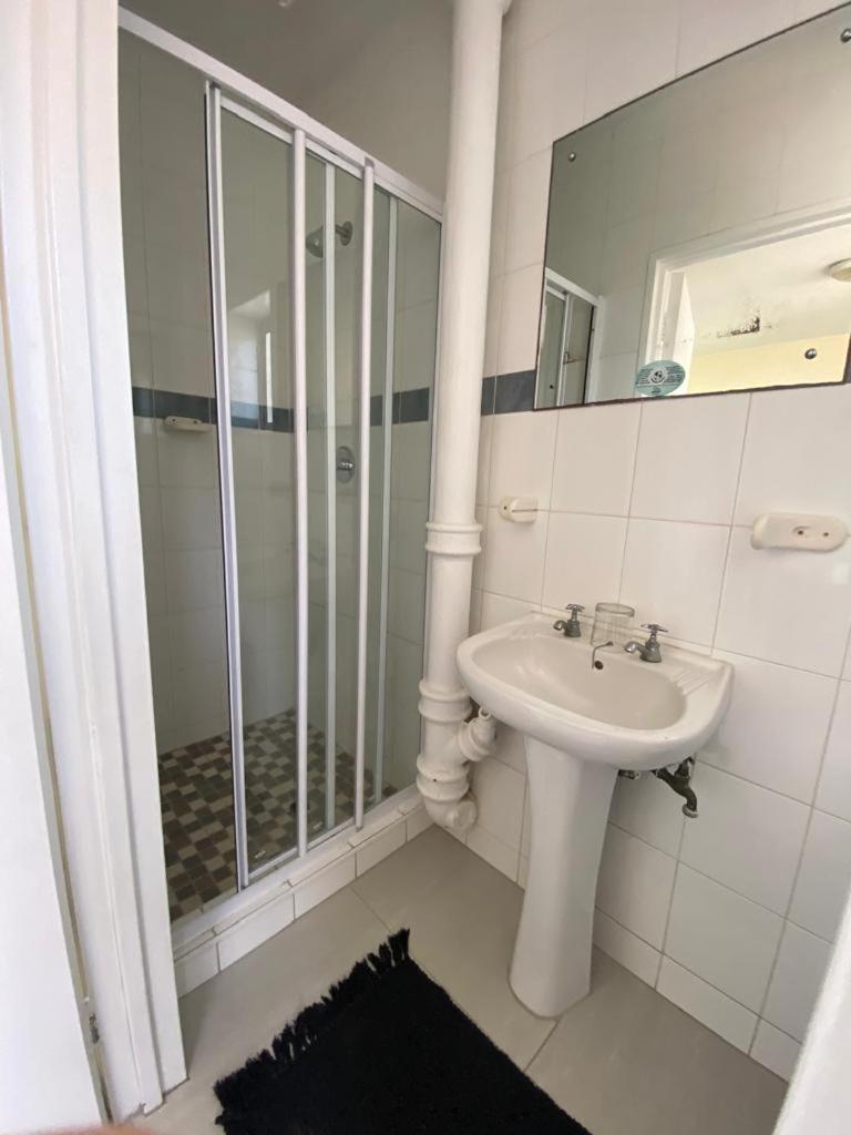 The Oceanic 1 Bedroom With Ocean Views - Self-catering * Durban