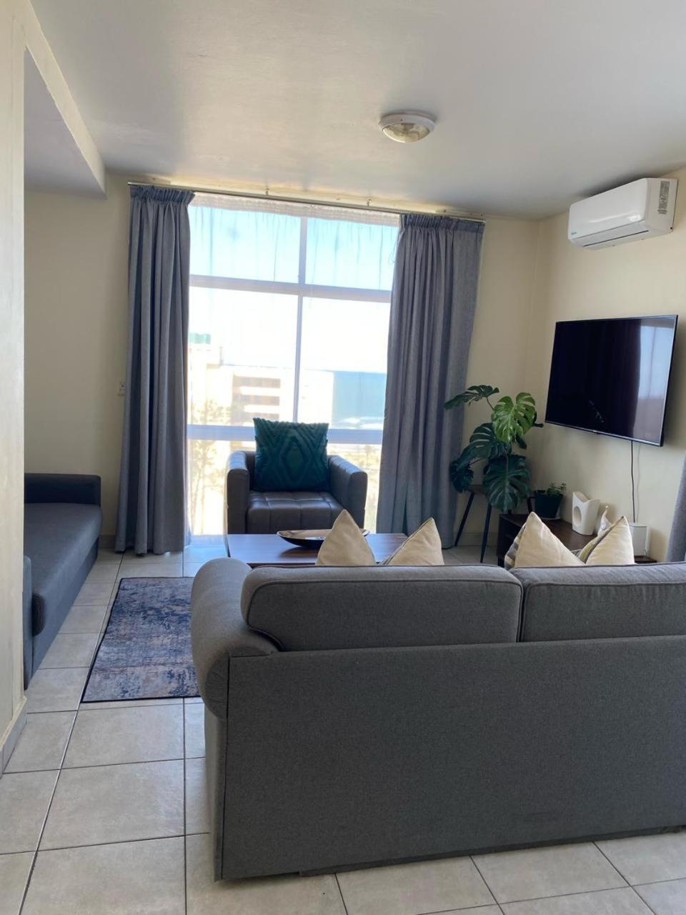 The Oceanic 1 Bedroom With Ocean Views - Self-catering * Durban