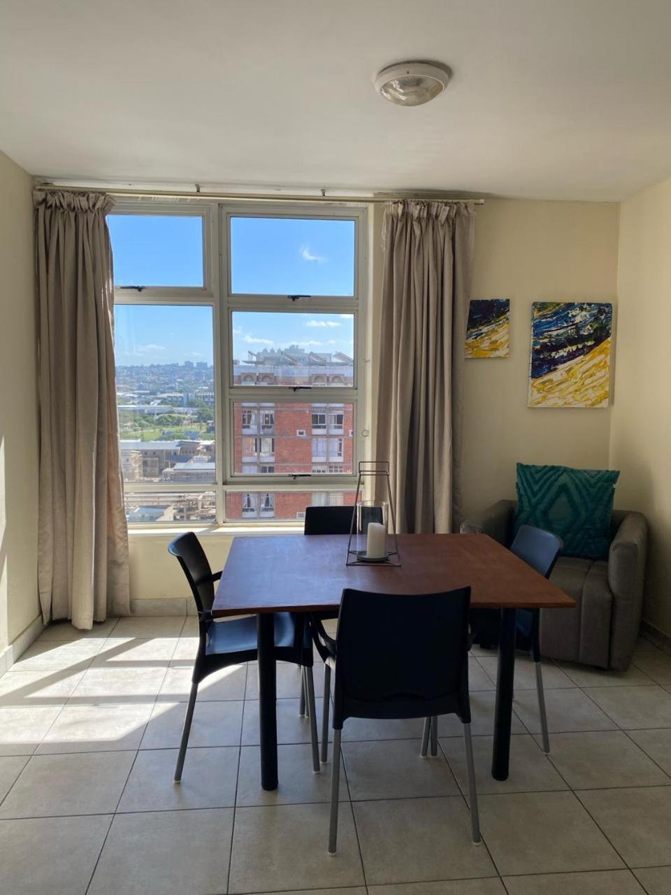 The Oceanic 1 Bedroom With Ocean Views - Self-catering Apartment Durban