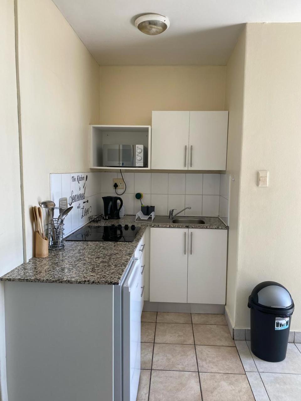 The Oceanic 1 Bedroom With Ocean Views - Self-catering Apartment Durban